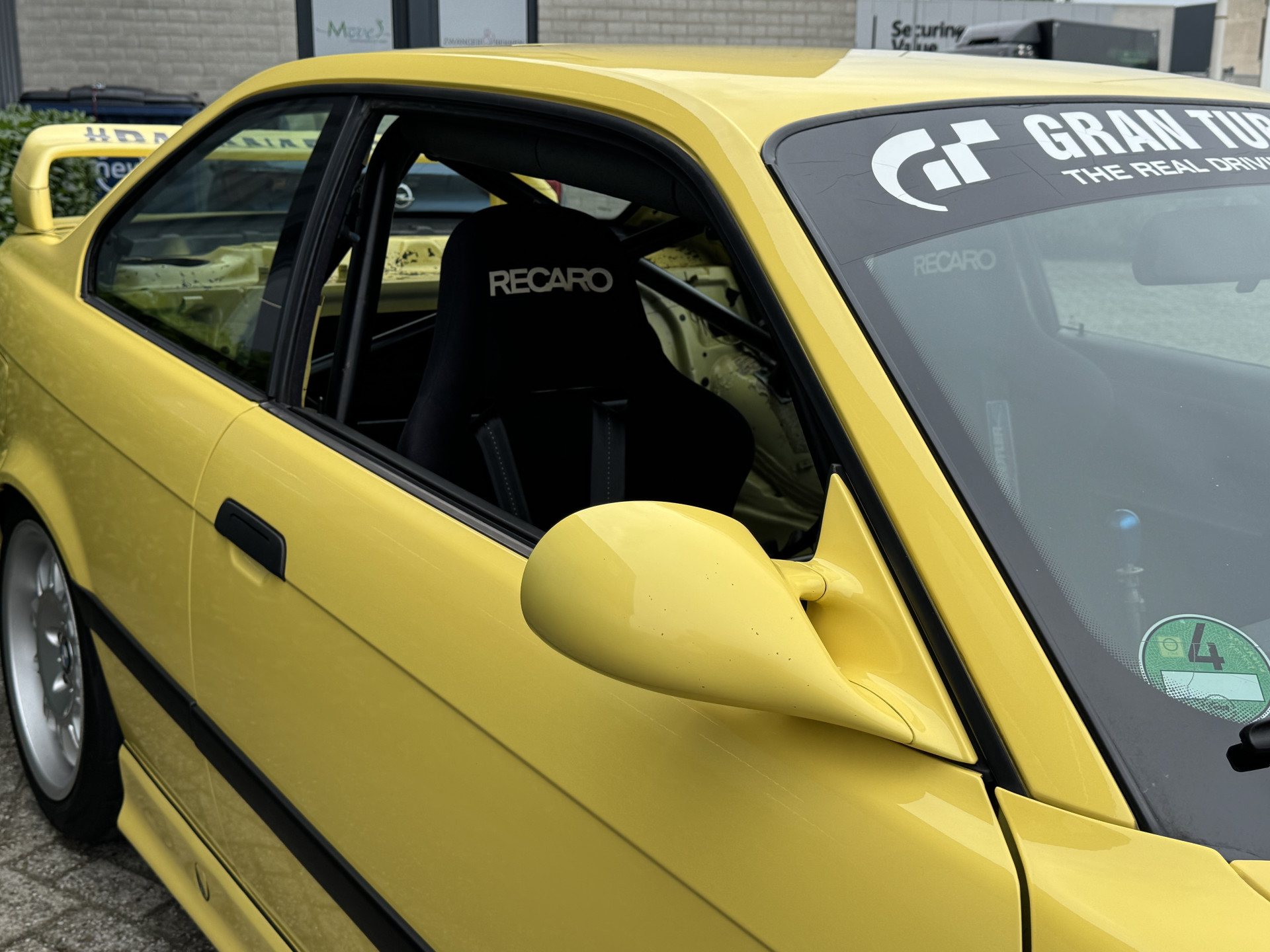 47789754-17.jpg