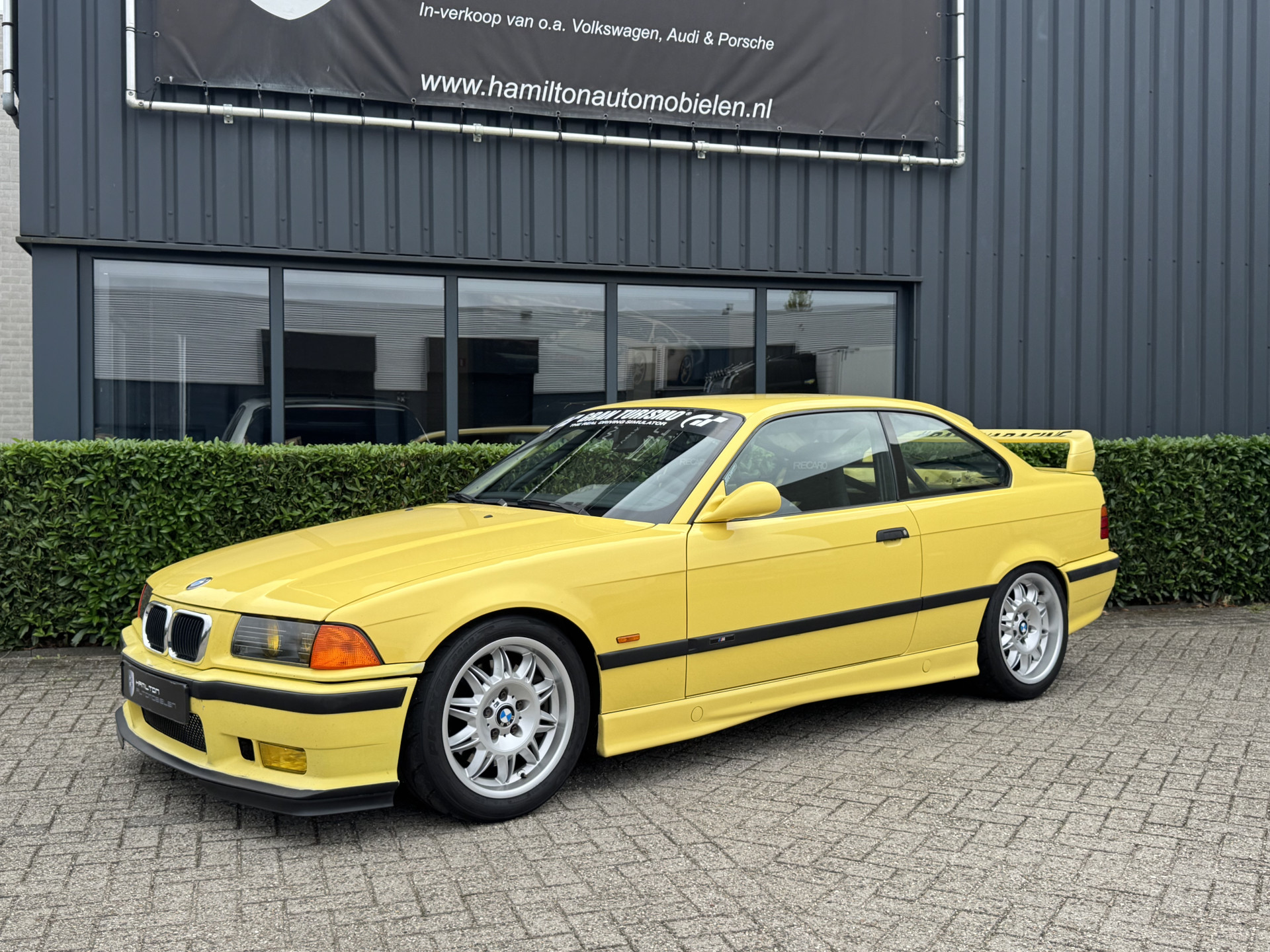 47789754-2.jpg