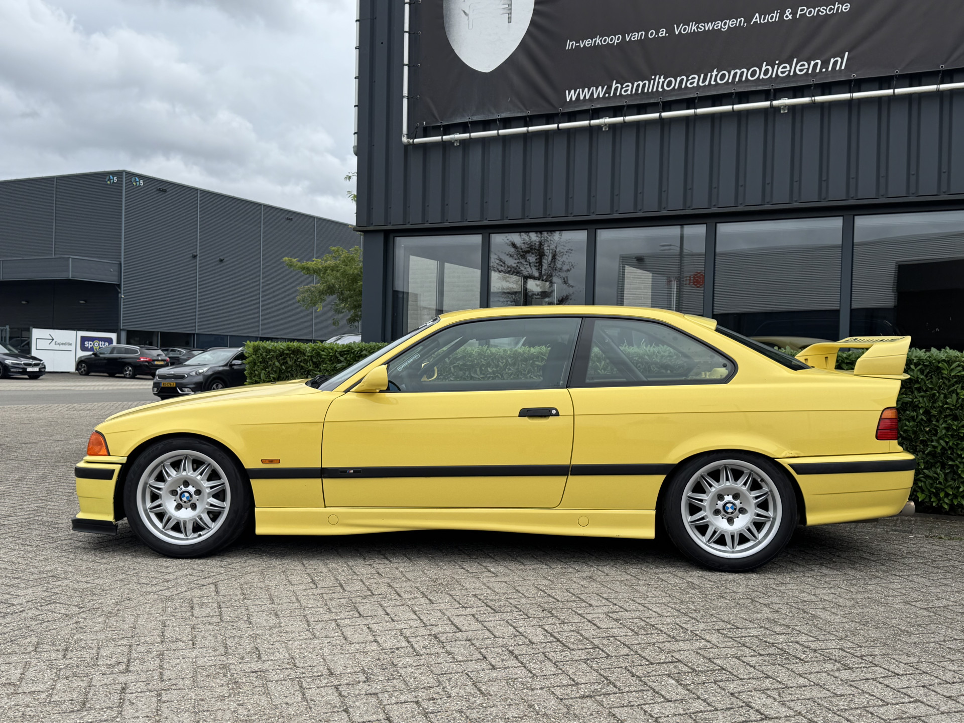 47789754-3.jpg