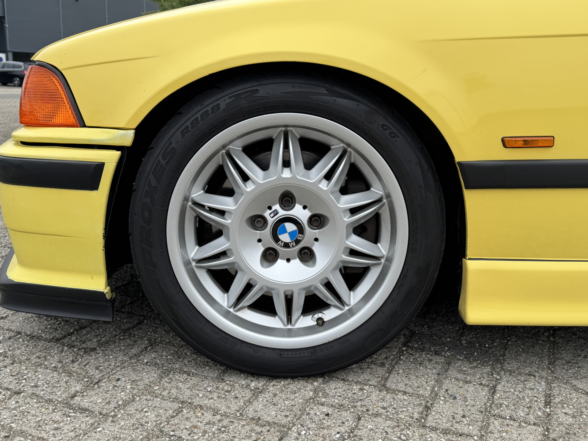 47789754-7.jpg