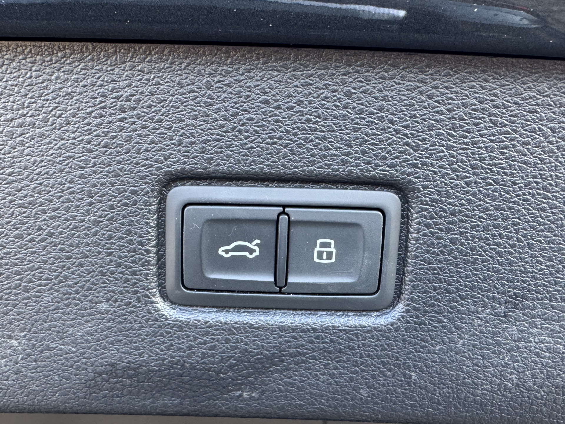 51767730-38.jpg