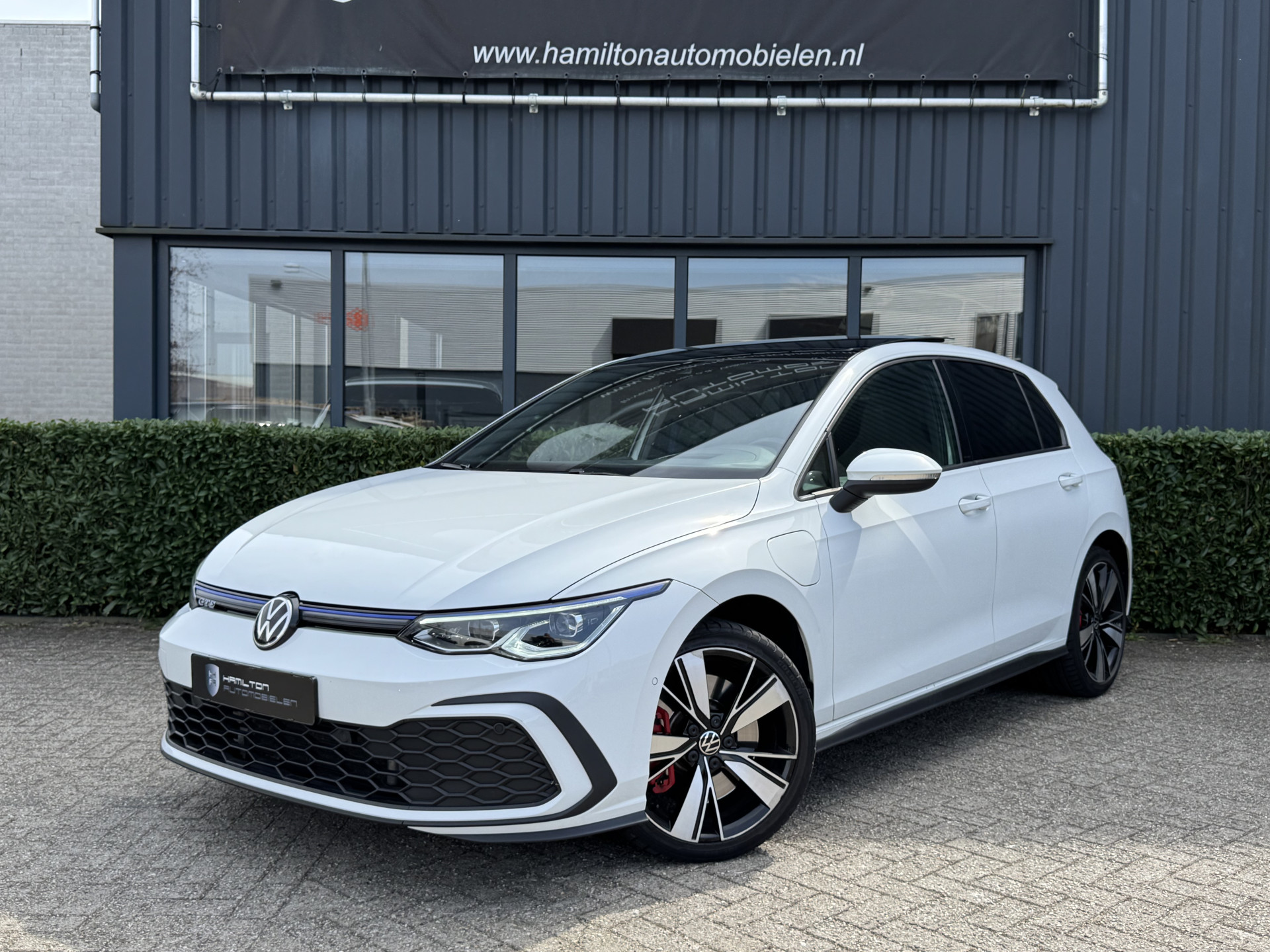 52860995